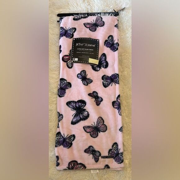 Betsey Johnson Ultra Plush Butterfly throw blanket NWT - Picture 1 of 7